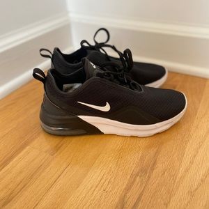 Nike Air Max Motion 2 Black/White Women’s Sneaker